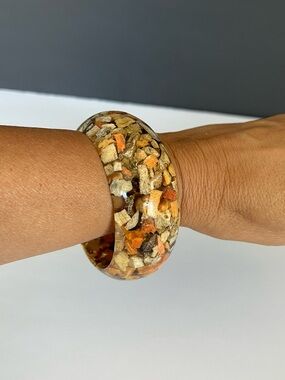 vintage 1950s Lucite bangle bracelet with embedded sponge coral chips